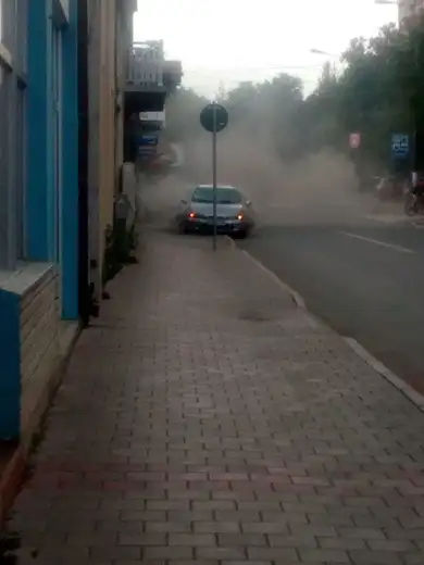 Zapalio se automobil u ulici Nikole Pašića!