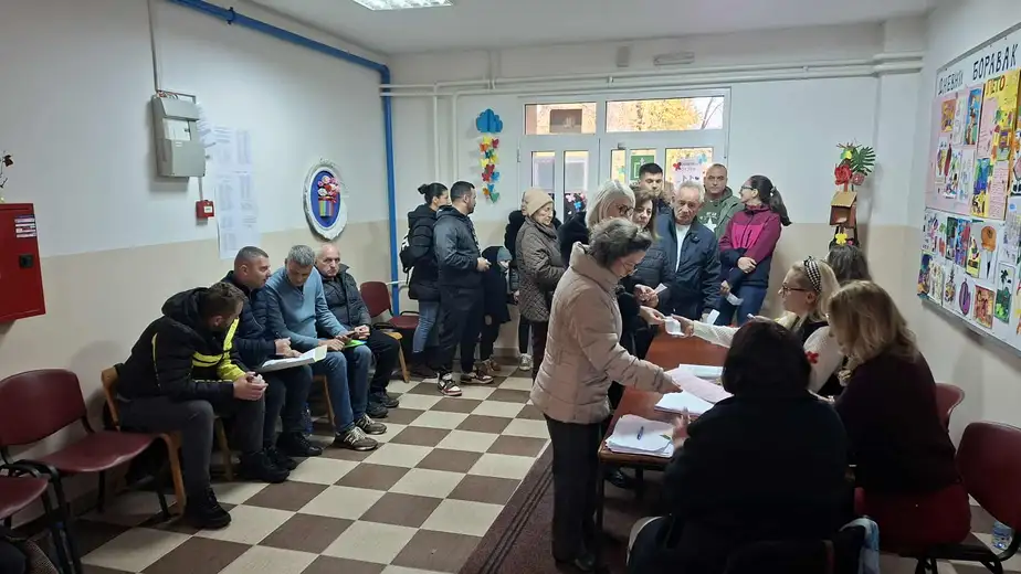 Izbori u Negotinu: Prekinuto glasanje u Negotinu na biračkom mestu 11, i u Plavni zabeležene neregularnosti