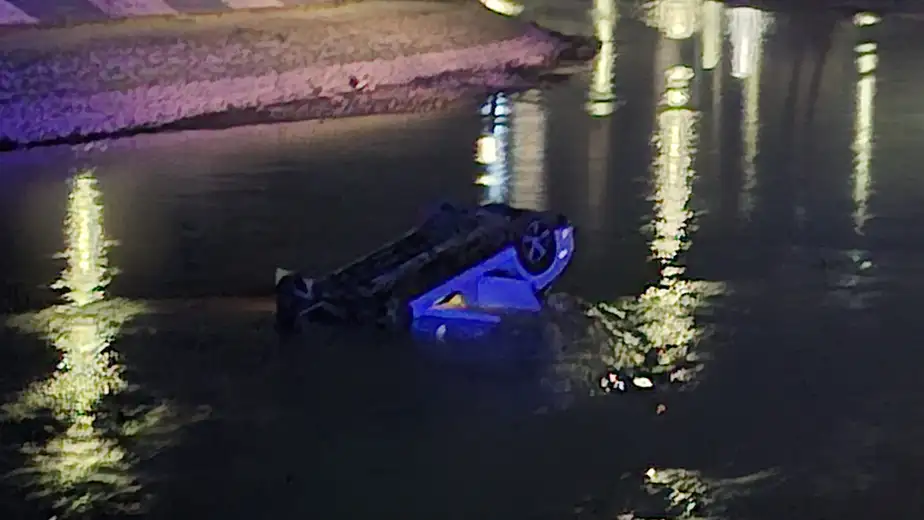 Saobraćajna nezgoda na Popovoj plaži: Putnički automobil sleteo je sa puta i završio u Crnom Timoku