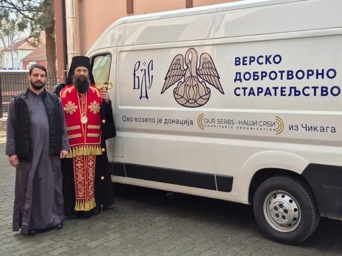 Vladika Ilarion blagosiljao novo vozilo VDS-a Eparhije timočke