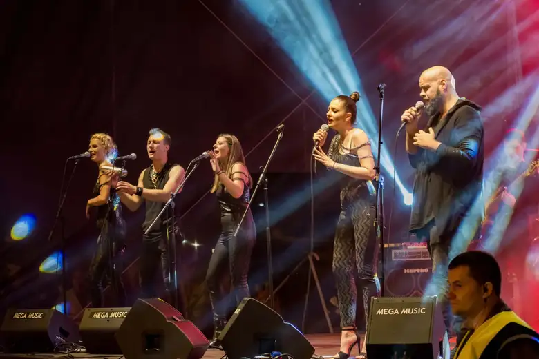 Letnja sezona na Popovoj plaži otvorena je sinoć koncertom grupe "Balkanika"