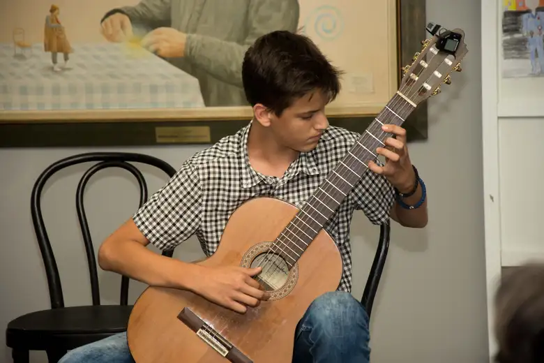 Učenici i nastavnici Muzičke škole "Stevan Mokranjac" sinoć su održali zajednički koncert