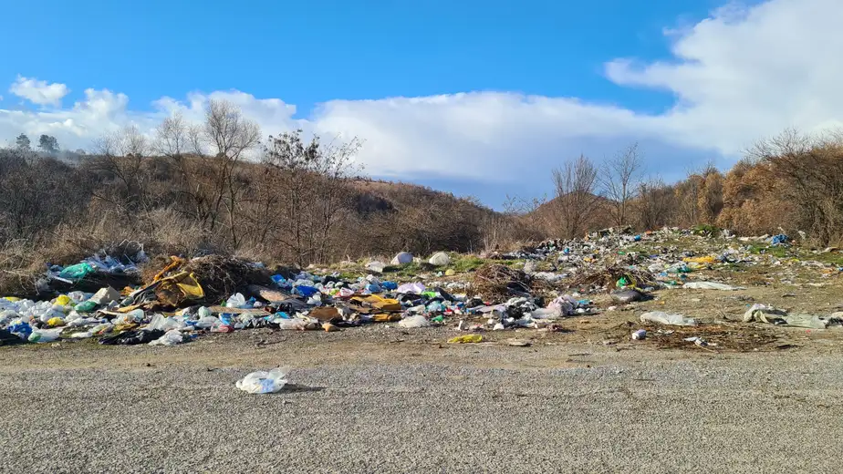 Prijavi problem: Smetlište na izlazu iz Rgotine sve veće