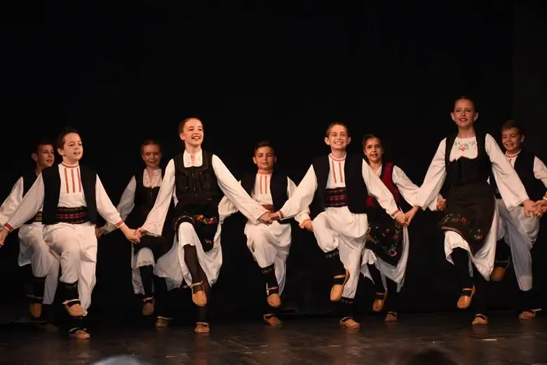 Centar “Koreni” održao godišnji koncert igara u prepunoj sali zaječarskog pozorišta