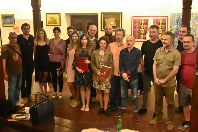 Pobednica 33.Festivala mladih pesnika je Anastasia Stoiljković iz Leskovca,a dobitnik nagrade “Sergije Lajković“ Časopis za kulturu „Međaj“ iz Užica