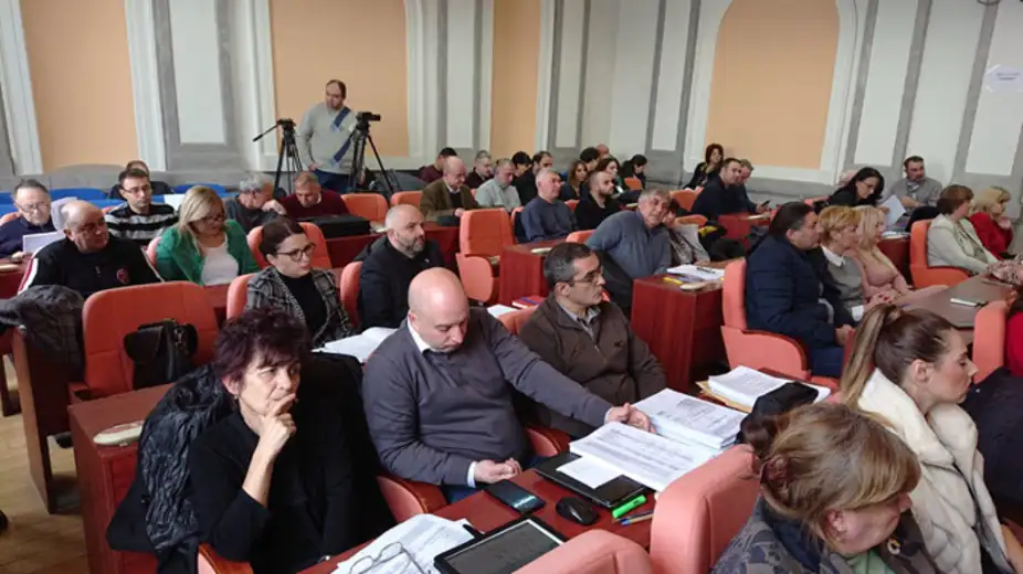 USVOJEN BUDŽET ZA 2019. GODINU: Gradska kasa TEŠKA 3,8 milijardi dinara - Opozicija kaže da je Ničić Dejvid Koperfild