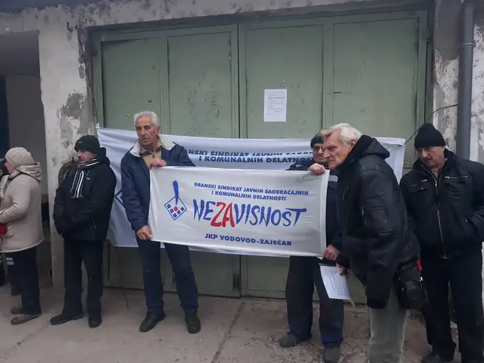 ŠTRAJK UPOZORENJA "JKP VODOVOD ZAJEČAR": VRATITE NAM 10 ODSTO OD ZARADE