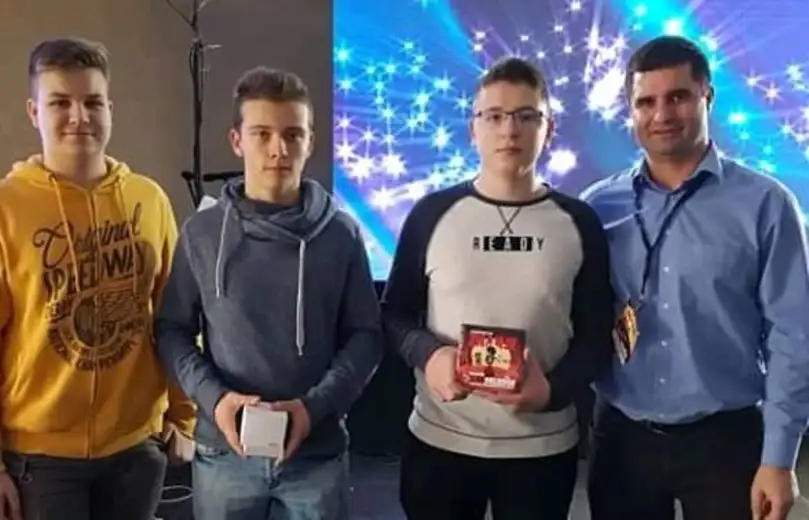 EKIPA TEHNIČKE ŠKOLE OSVOJILA DRUGO MESTO NA TAKMIČENJU U ROBOTICI