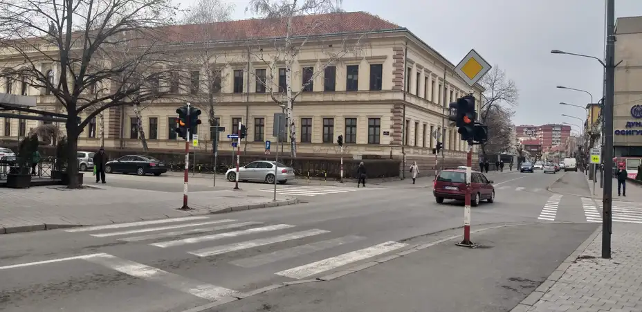 Vozači i pešaci oprez, semafori u kvaru!