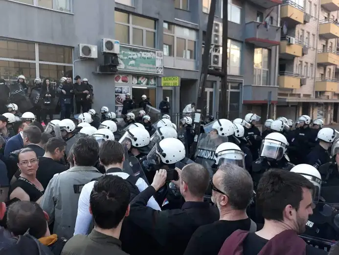 Policijski sindikat pozvao kolege da stanu na stranu naroda