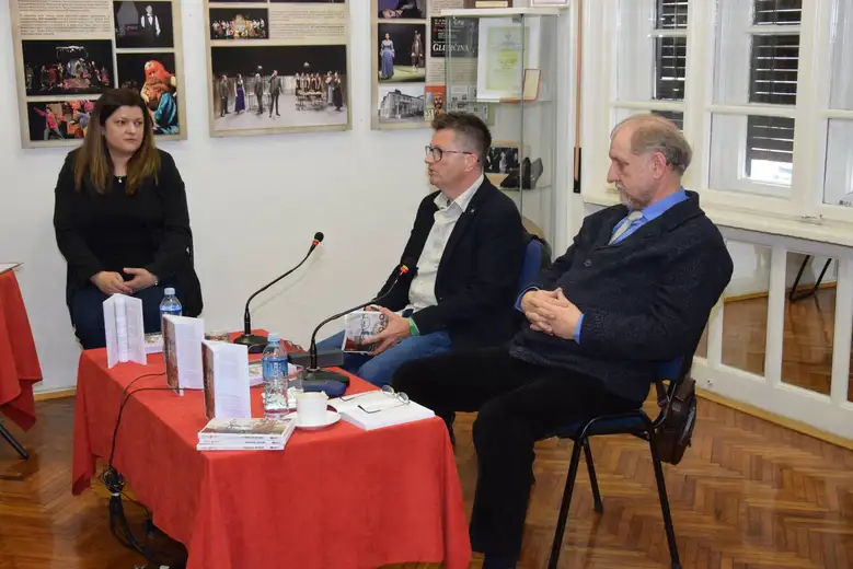 U okviru pratećeg programa 9. Festivala malih pozorišnih formi promovisana knjiga „Smisao drame”