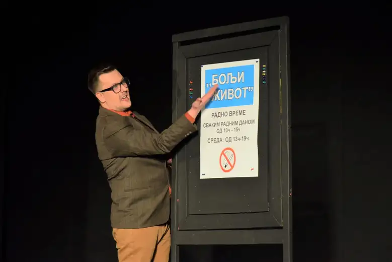 Prva repriza monodrame zaječarskog pozorišta „Bolji život u 5 koraka”