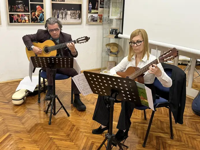Večeras je u Pozorišnom muzeju održan koncert gitarskog dua, Ružice i Milana Mitića