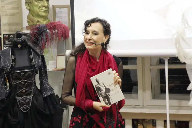 Glumica Ivana Žigon priredila publici u pozorišnom muzeju fantastično umetničko veče