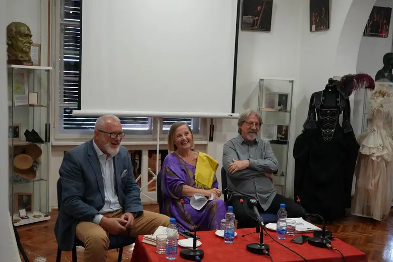 Ugledni časopis za književnost i društvena pitanja ,,Književne novine”, promovisan u Pozorišnom muzeju