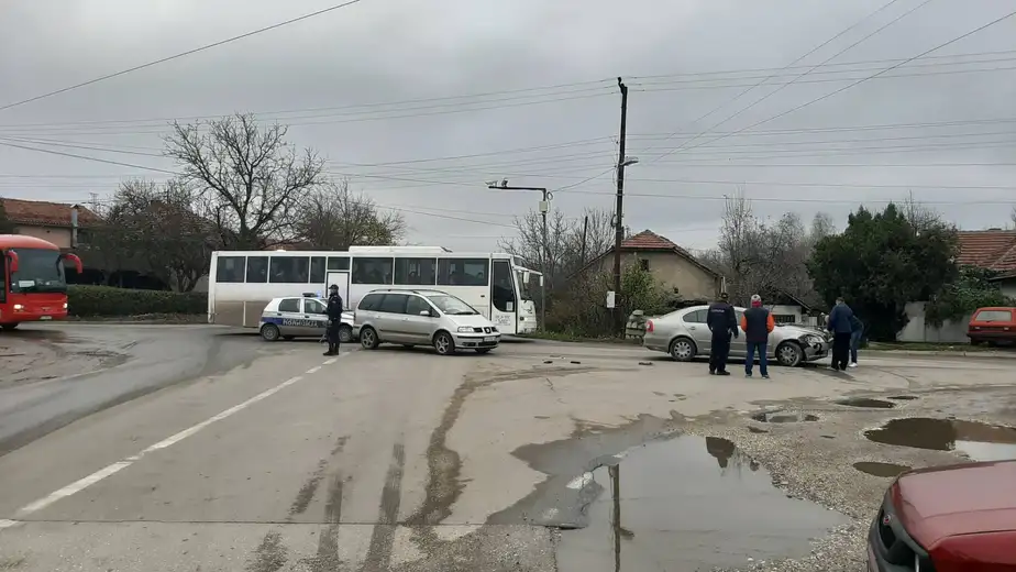 Saobraćajna nezgoda na Izvorskom putu (opet na istom mestu)