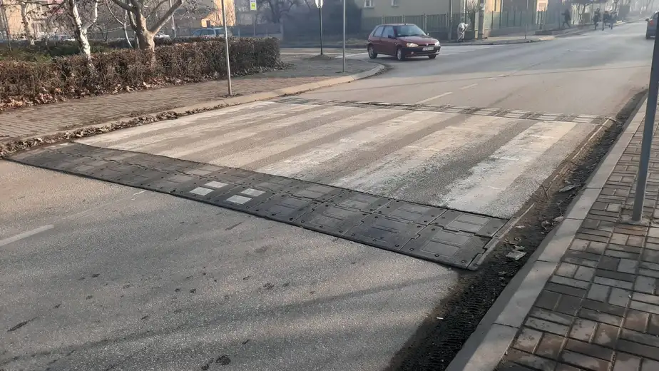 Popravljeni usporivači brzine kod Osnovne škole Đura Jakšić