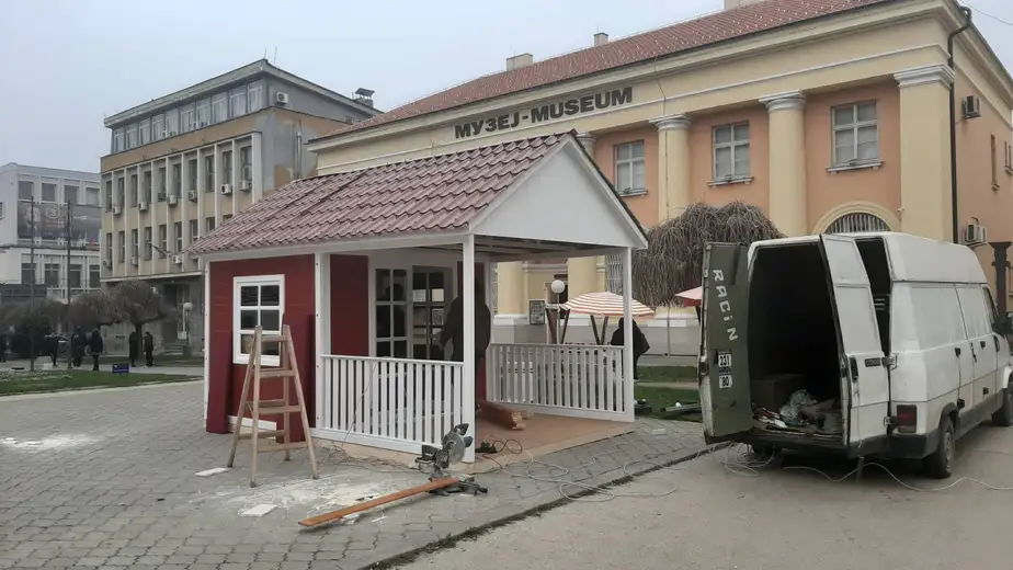 FOTO VEST: Deda Mraz dobija svoju kuću u Zaječaru