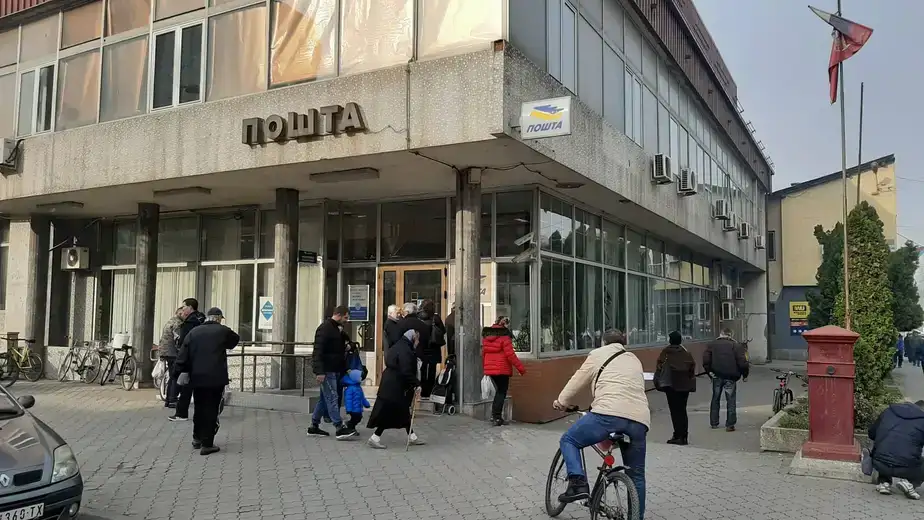 Gužve u poštama širom Srbije zbog turističkih vaučera, podeljeno svih 100.000 za samo par sati