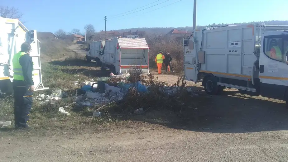 "Novi" kamioni za čišćenje divljih deponija "putovali" godinu dana