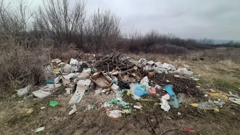 Divlja deponija u nastavku Kavadarske ulice u Zaječaru