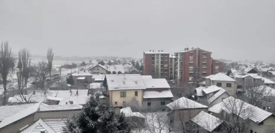 Hladno s jutarnjim mrazem, tokom dana povremeno slab sneg