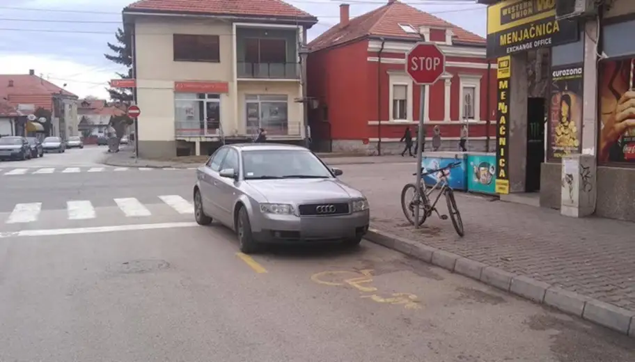 Bahati vozači i dalje ne poštuju ni znakove, ni pešake, ni invalide