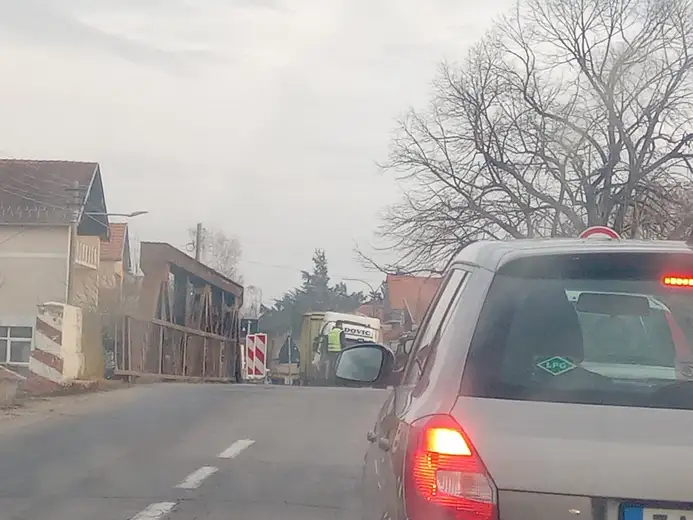 Stanje na putevima: Oprez zbog vlažnih kolovoza