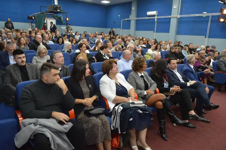 Dr Duško Ljuština otvorio jubilarne 35. „Dane Zorana Radmilovića” ​Pozorište uprkos svemu