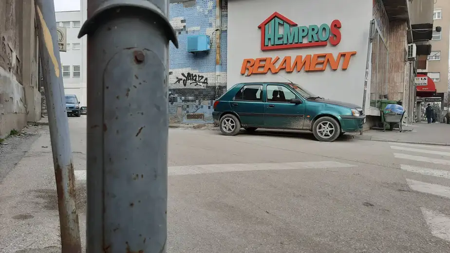 Prijavi problem: Problem rešen, postavljen poklopac