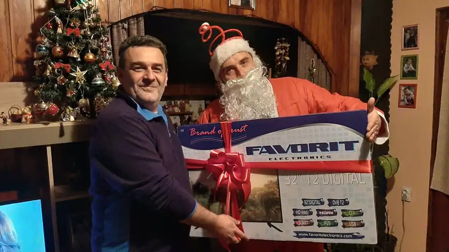 Uručena nagrada srećnom dobitiku: "Televizor ću pokloniti unukicama!"