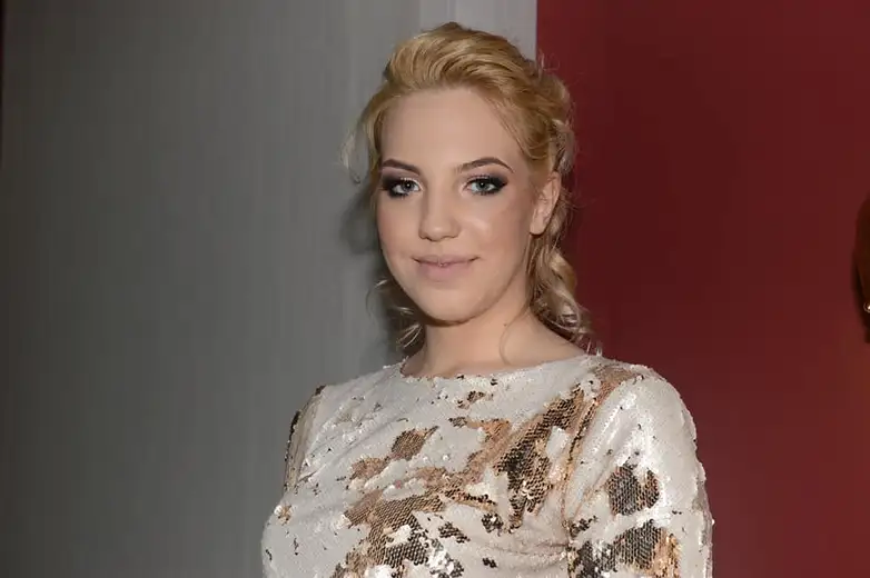 Otići ili ostati: Džaba diploma bez partijske knjižice!