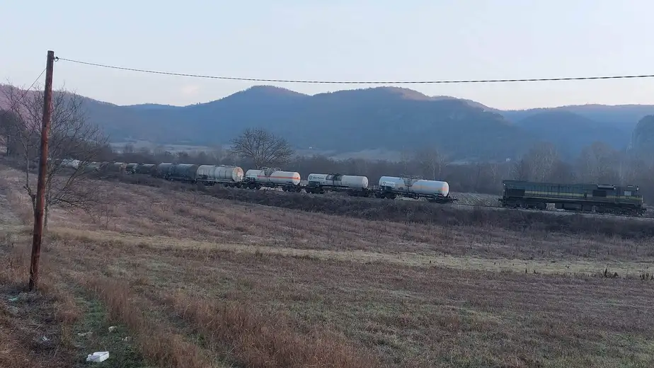 Na pruzi kod Zaječara vagon - cisterna iskliznuo iz šina; Srbija kargo: Vagon natovaren fosfornom kiselinom, ali nema curenja