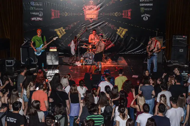 Najbolji regionalni "Red Hot Chili Peppers" tribute bend u Omladinskom centru