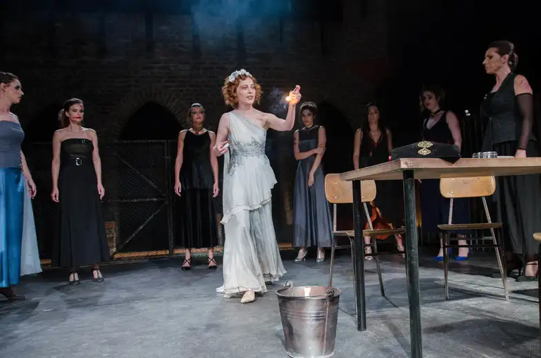 Predstava "Žene iz Troje" posle "Novog trvđava teatra" u Čortanovcima gostuje u Smederevu