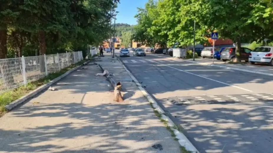 Bor: BMW-om pokosio bandere