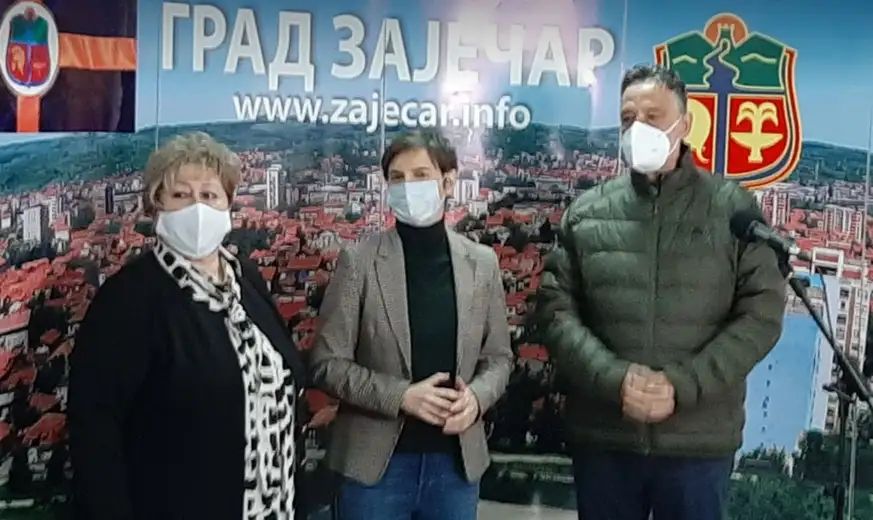 Premijerka Brnabić i ministarka privrede Atanasković posetile Zaječar: Funkcionerska kampanja ili redovna poseta?