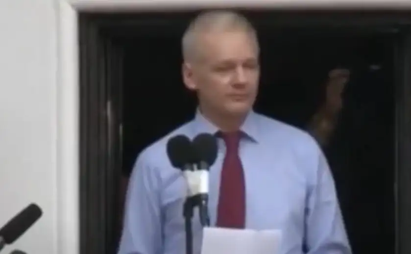 Džulijan Asanž pušten iz zatvora