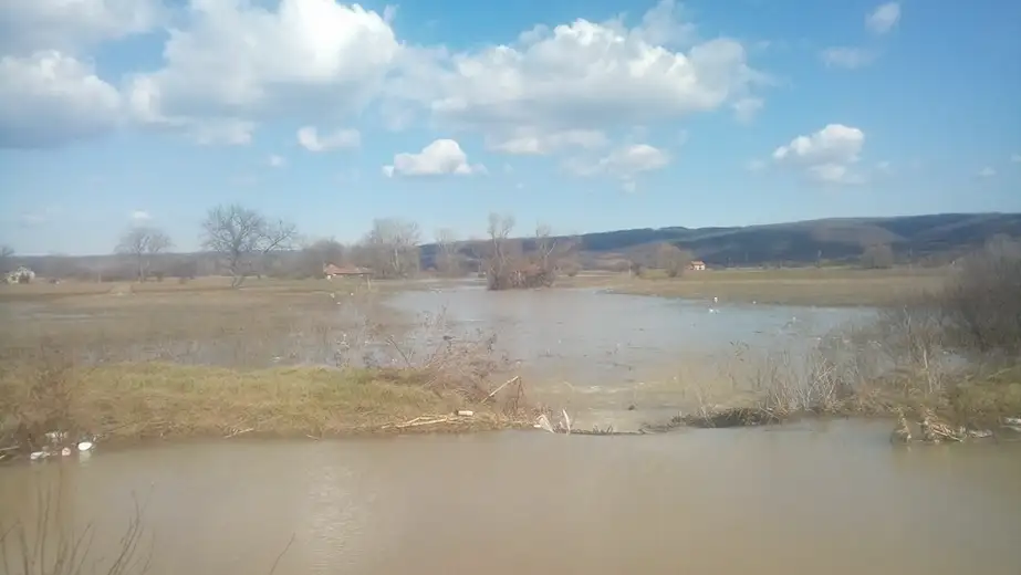 Veliki Izvor ponovo pod vodom: Desetine pojata poplavljeno