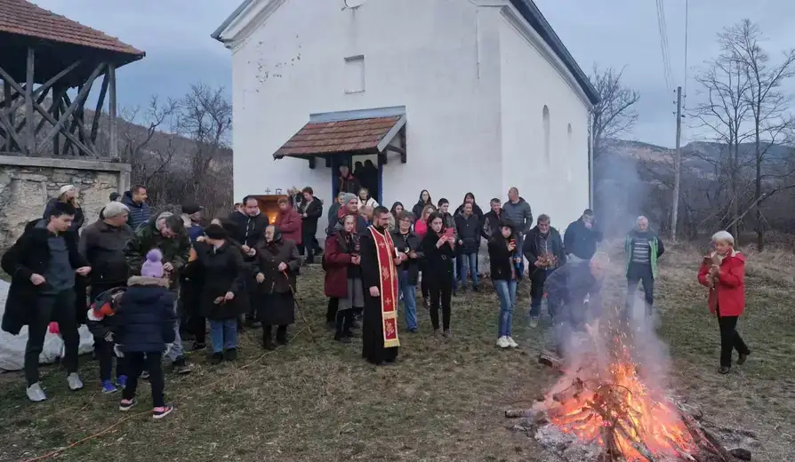 U Novom Koritu nakon više decenija nalagan Badnjak