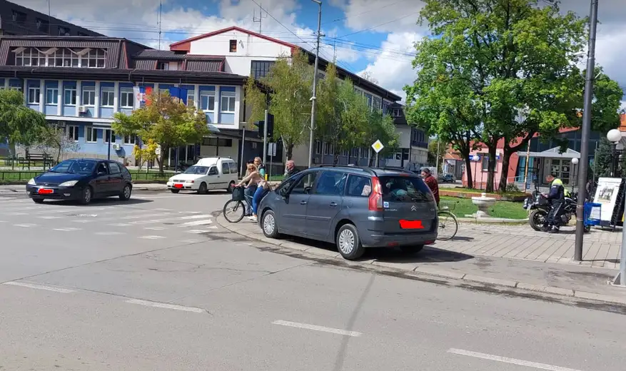 Još jedno bahato parkiranje u centru Zaječara