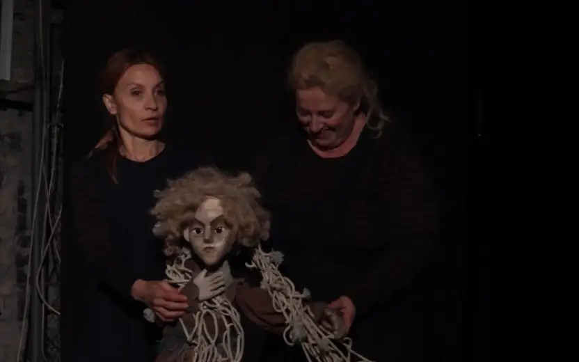 Pozorište lutaka iz Niša, pete festivalske večeri, nastupilo sa predstavom "Bajka o ribaru i ribici”