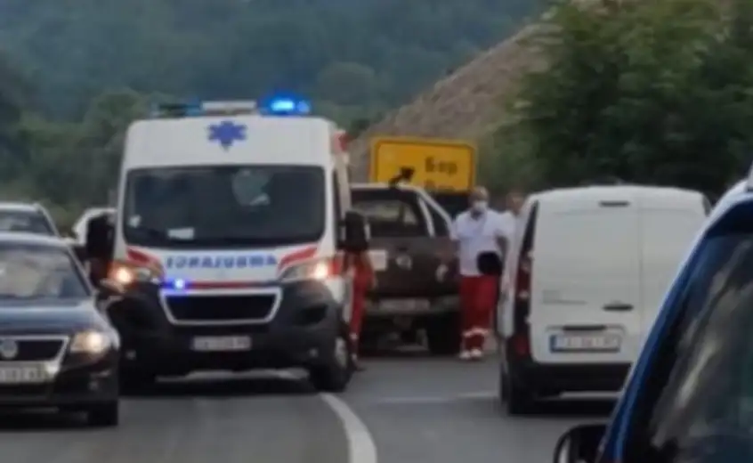 Pet osoba povređeno: Saobraćajna nezgoda kod Asfaltne baze