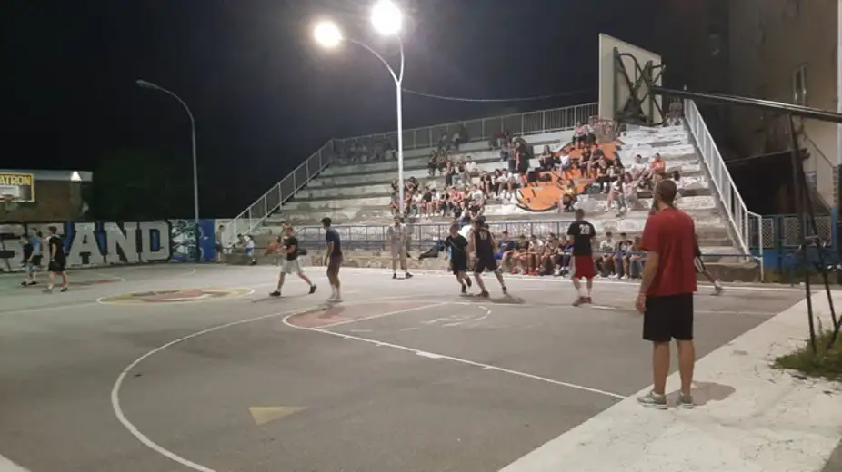 Startovao 33. LE BAS