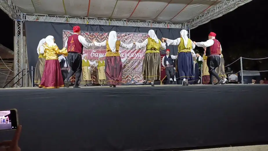 U Velikom Izvoru svečano otvorena 14. dvodnevna manifestacija tradicionalnog narodnog stvaralaštva ,,Bašta Balkana”