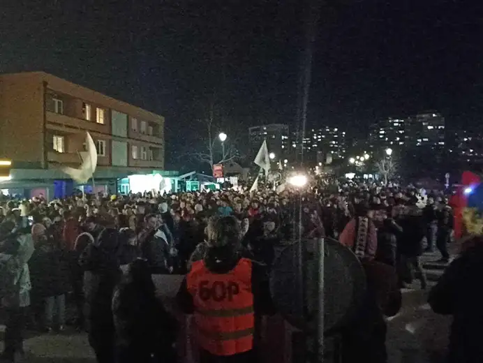 Studenti stigli u Bor, sačekali ih crveni tepih i vatromet: „Da i istočnu Srbiju dignu na noge“