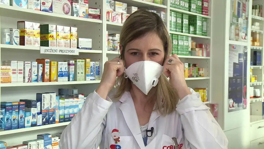 Izbegavajte da dodirujete masku dok je nosite