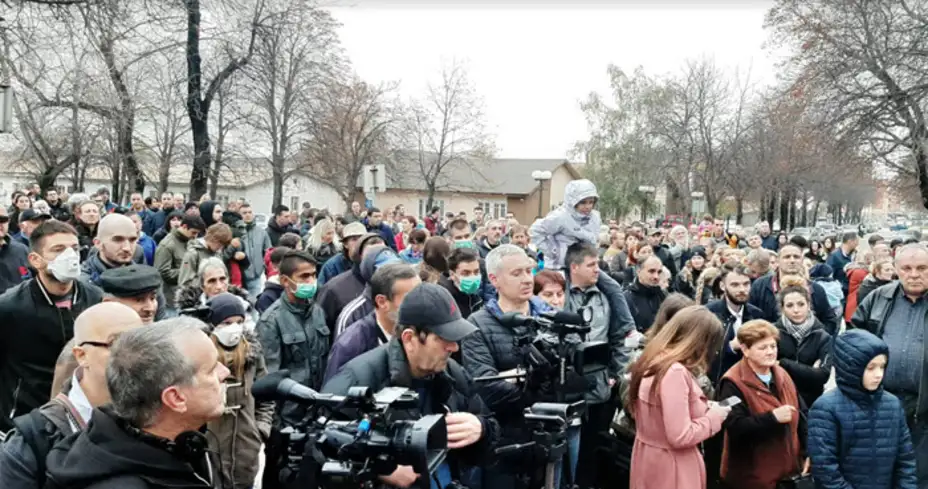 Protest Bor:"Zdravlje naše dece je bitnije od svih njihovih para, zdravlje naše dece nije na prodaju"