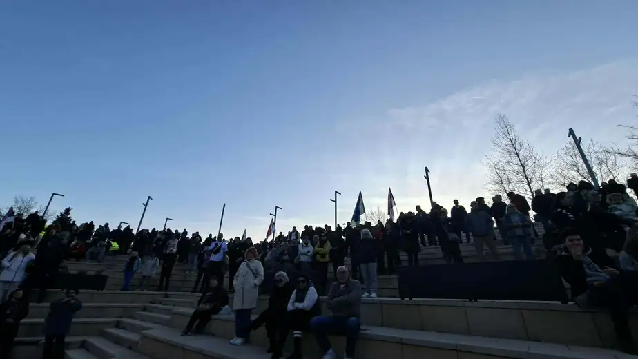 Predizborni mitinzi studenata širom Srbije: Građani na trgovima pružaju podršku studentskim listama