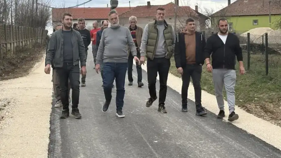 „NEKA SE SAMO OVAKO NASTAVI“: MEŠTANI HALOVA PREZADOVOLjNI REKONSTRUISANIM PUTEVIMA